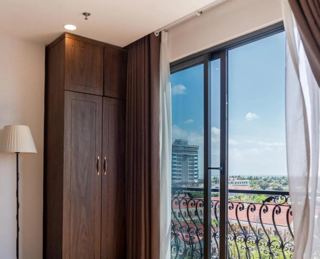 Langmandi Hotel & Apartment Da Nang 4*,